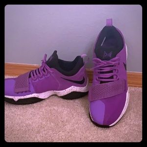 Nike. Paul George 1.